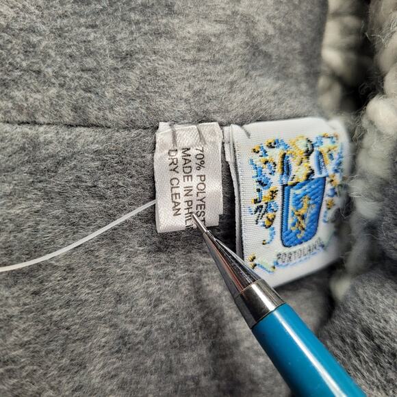 NWT Chunky Gray & Blue Pom Pom Hat by Portolano - Picture 4 of 8